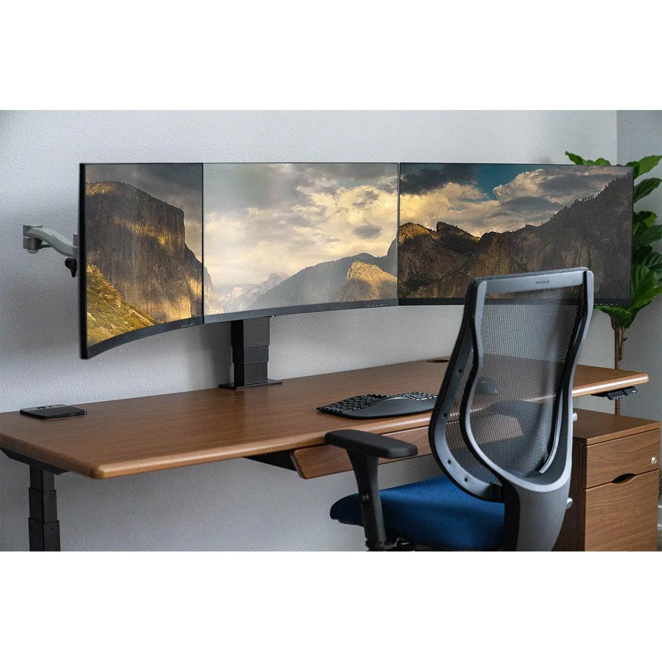 EMMA Electric Triple Monitor Arm