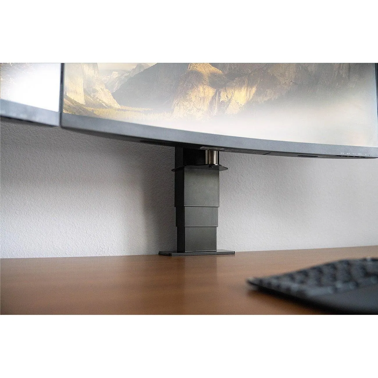 EMMA Electric Triple Monitor Arm